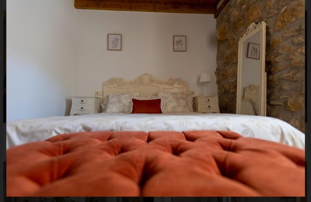 Hotel Rural En Las Cascadas De Tobera Esterno foto