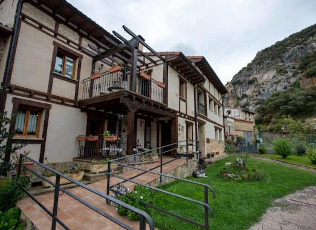 Hotel Rural En Las Cascadas De Tobera Esterno foto
